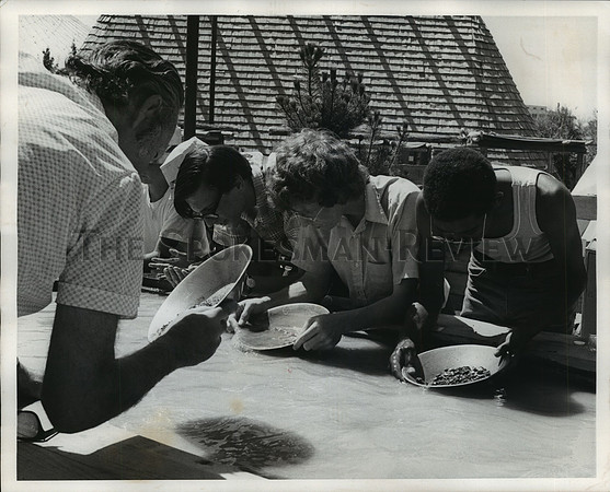 1974 Press Photo Gold panning at Spokane Expo's Folklife Festival