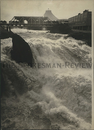 1974 Press Photo Spokane River flows past expo