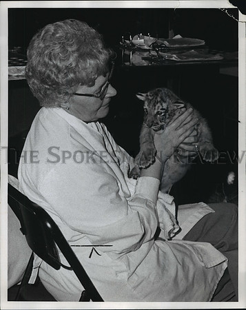 1974 Press Photo Mrs. Brent Stark holds Misty, a Siberian tiger kitten-Expo '74