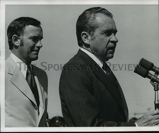 1974 Press Photo Evans and President Nixon take stage on opening day of Expo '74