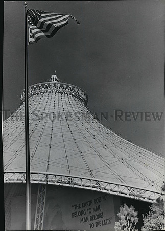 1974 Press Photo American Flag in front of U.S. Pavilion Expo '74, Spokane, Wash