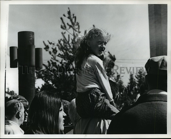 1974 Press Photo Jean Koch atop the shoulders of her father Chuck at Expo '74