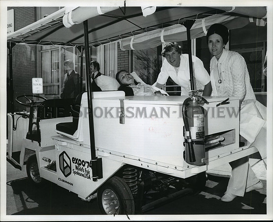 1974 Press Photo Chaplain Corps and medical staff in an Expo '74 mini-ambulance
