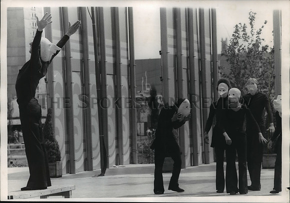 1974 Press Photo School of Mime, Portland group playing at Expo '74