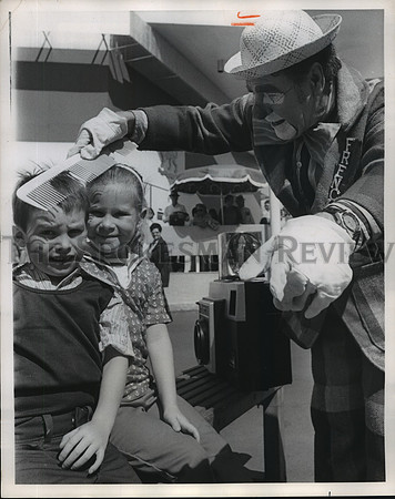 1974 Press Photo Frenchie the Clown, chief clown & Marc & Leslie Steiner.