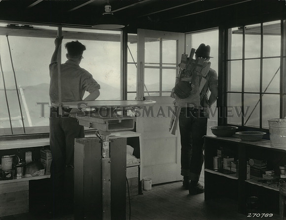 1936 Press Photo Calvin Rader leaving Jackknife Lookout, Coeur d'Alene, Forest