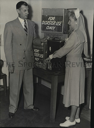 1951 Press Photo Director of Red Cross Civil Defense Duggar and Grey Lady Wilcox