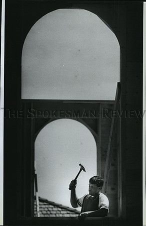 1991 Press Photo Tony Dippolito at the Immaculate Conception Church construction