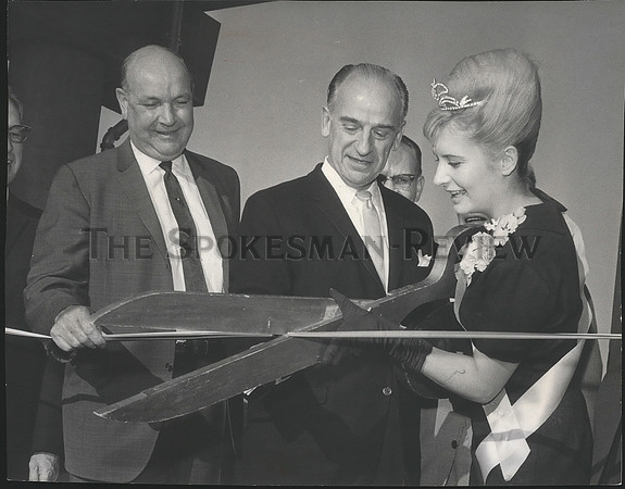 1964 Press Photo Miss Spokane Valley Officially Opens Freeway Section