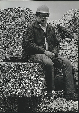 1982 Press Photo Henry T. Bueschen sits in a recycling firm in Hillyard