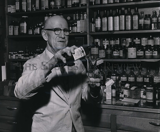 1957 Press Photo Hillyard pharmacist AR Hand adds another to prescription list