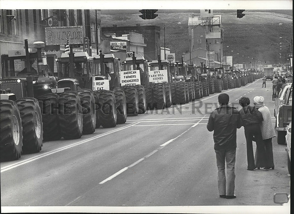 1977 Press Photo Tractors during farmers' demonstration, Colfax