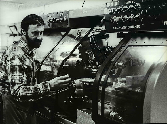 1981 Press Photo Employee works on machinery at Bird Space Technology research