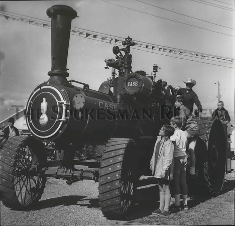1969 Press Photo Harold Miller of Sandpoint with a steam engine