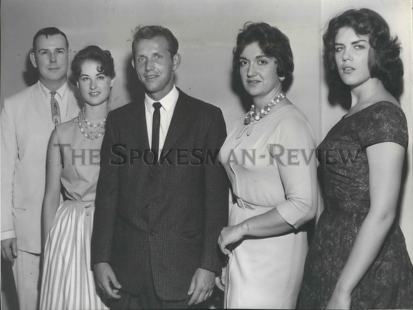 1961 Press Photo Cast of Spokane Civic Theater's musical review, Holiday '61