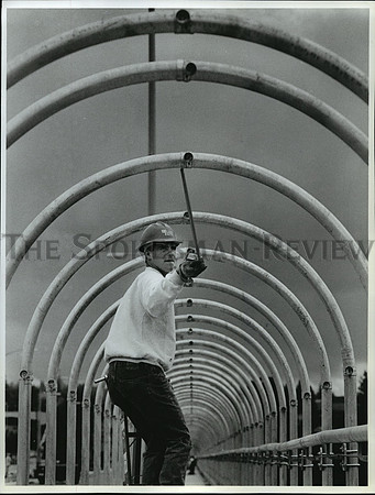 1993 Press Photo Chris Byus measures for sidewalk, Maple Street Bridge, Spokane
