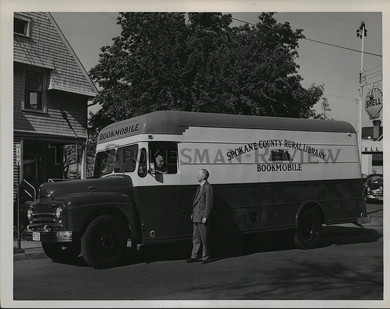 1951 Press Photo Bookmobile Library in Spokane County
