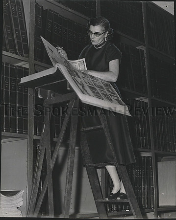 1957 Press Photo Mrs Arthur H Brown Library Assistant