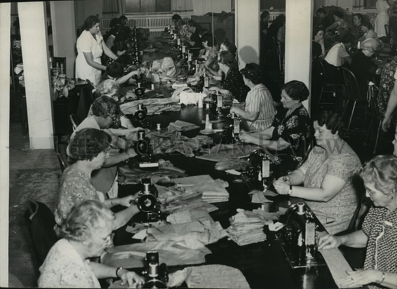 1940 Press Photo 300 women, working in the basement of Federal Land Bank0 WPA HQ