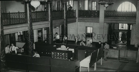 1940 Press Photo WPA Employees moving into their new quarters, Federal Land Bank