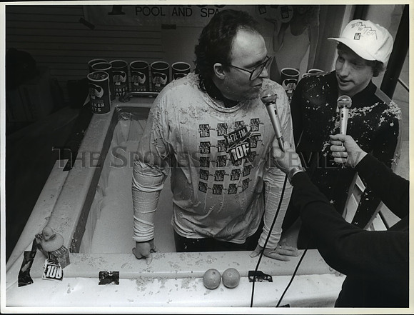 1991 Press Photo Disc Jockeys Gary Allen & Crash Carlon of KEZE-FM