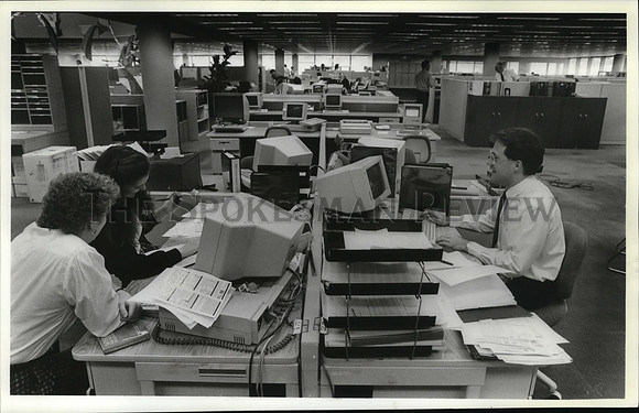 1989 Press Photo MIchele Davis, Linda Wiley, and Bryan Sherman of Seafirst Bank