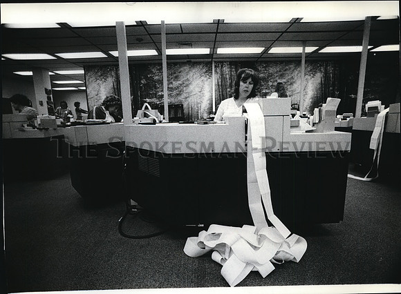 1982 Press Photo Old National Bank Clearing House in Spokane tally checks