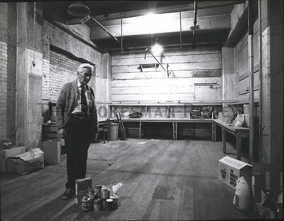 1978 Press Photo Paul McAlpin, Clerk at the Spokane Food Bank warehouse