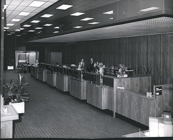 1973 Press Photo Inside Washington Mutual Savings Bank, Main and Howard