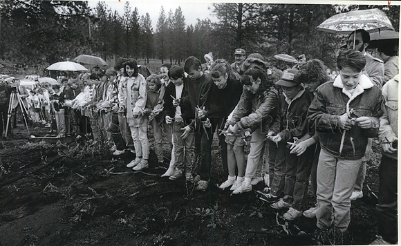 1988 Press Photo Lakeside High School future students cut construction ribbon