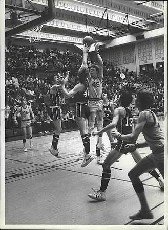 1979 Press Photo Reardan basketball player #45, Don McManus leaps to put up shot